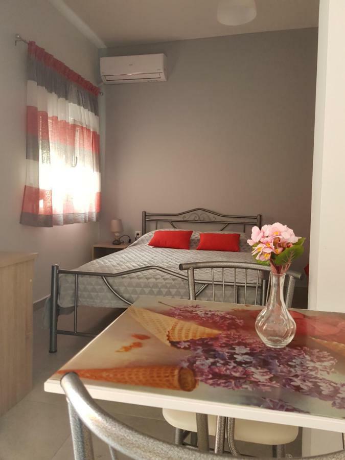 Roses Studio 2&3 Nea Moudania Exterior foto